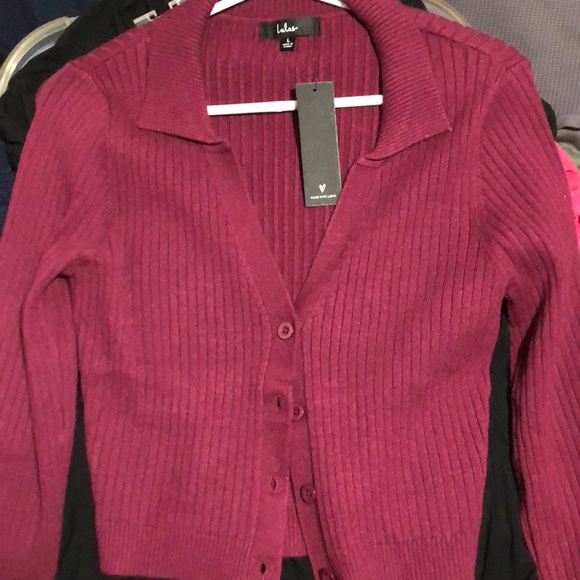 Lulus, collared, button down crop top - Picture 2 of 2